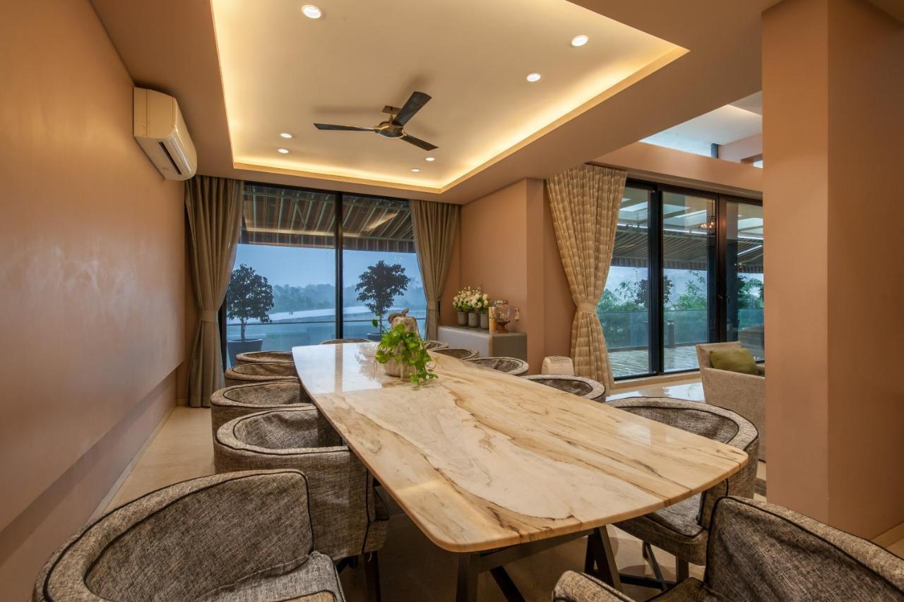 Villa 41 By Stayvista - A Chic Retreat With A Pool, Poker Table, And A Theater Room 罗纳瓦拉 外观 照片