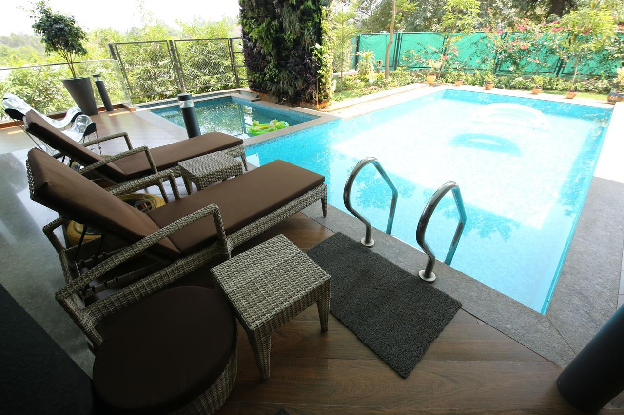 Villa 41 By Stayvista - A Chic Retreat With A Pool, Poker Table, And A Theater Room 罗纳瓦拉 外观 照片
