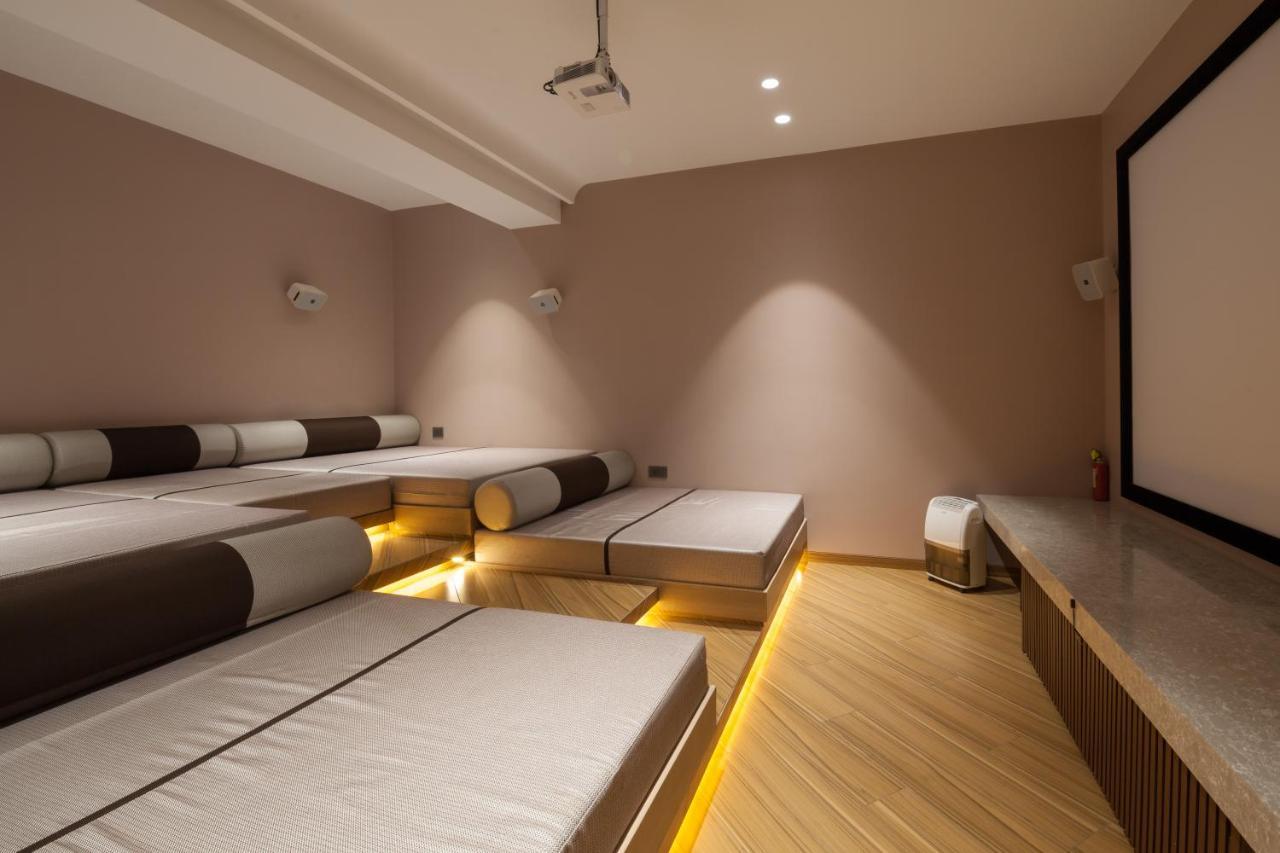 Villa 41 By Stayvista - A Chic Retreat With A Pool, Poker Table, And A Theater Room 罗纳瓦拉 外观 照片