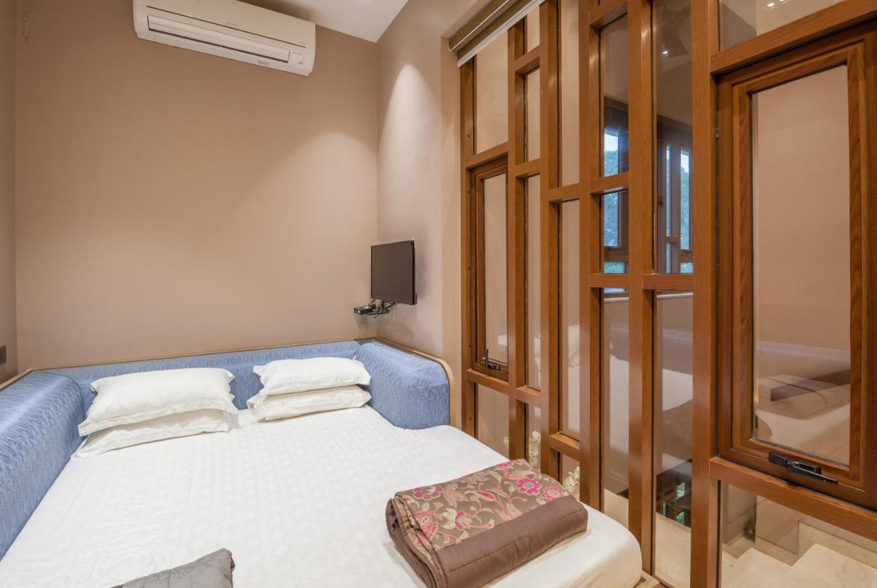 Villa 41 By Stayvista - A Chic Retreat With A Pool, Poker Table, And A Theater Room 罗纳瓦拉 外观 照片
