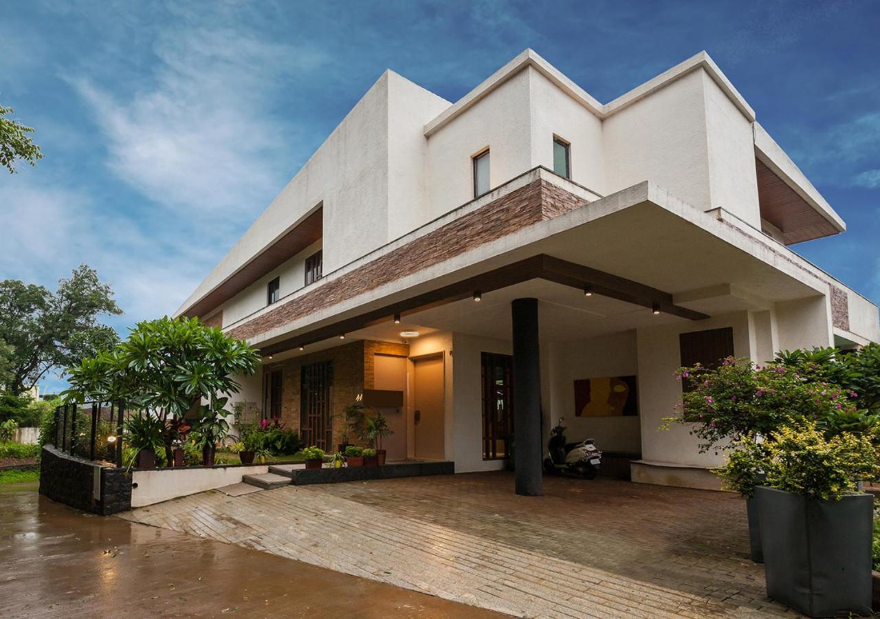 Villa 41 By Stayvista - A Chic Retreat With A Pool, Poker Table, And A Theater Room 罗纳瓦拉 外观 照片
